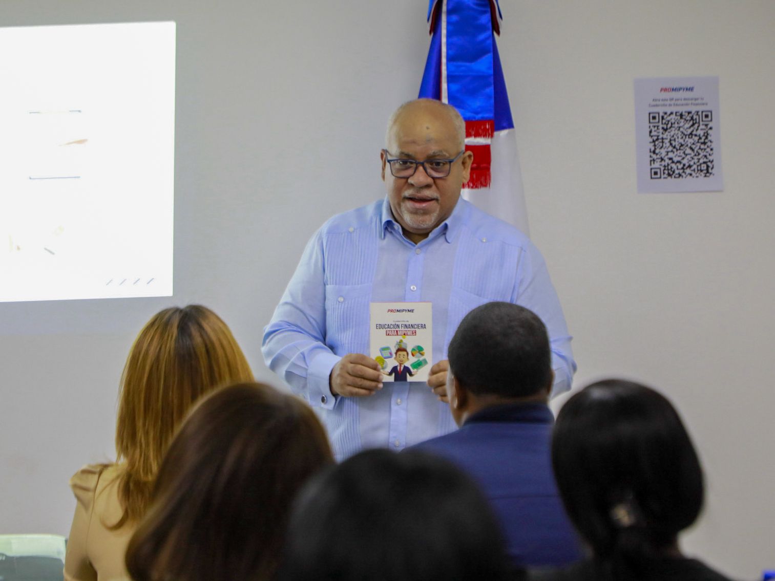 Director  PROMIPYME  presenta cuadernillo "Educación Financiera para Mipymes"